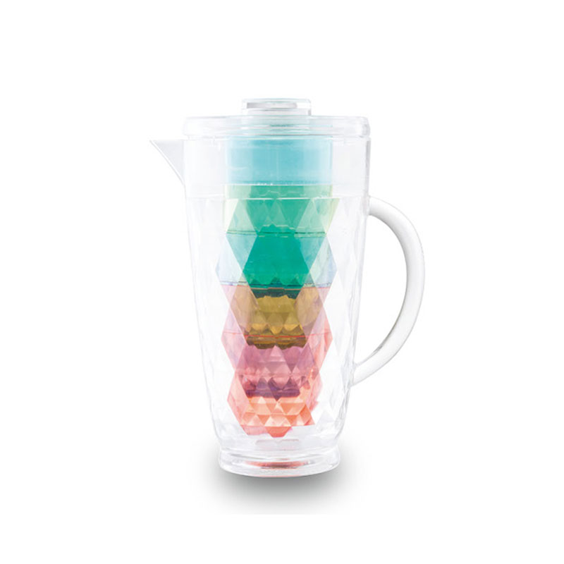 有4个杯子的水壶